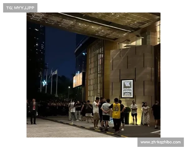 成都双子塔亮起詹姆斯巨幅灯光秀 打造震撼夜空视觉盛宴 成都双子塔亮起詹姆斯巨幅灯光秀 打造震撼夜空视觉盛宴